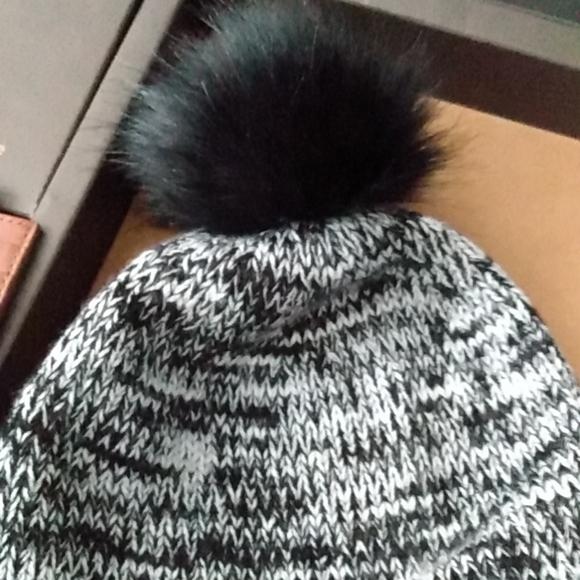 Frye Beanie and Card Case Set - Picture 5 of 8